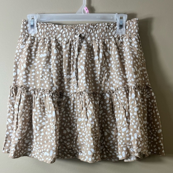 Alelly Ruffle Polka Dot Tan Tiered Mini Skirt Size Medium Boho Chic Casual - Picture 4 of 10